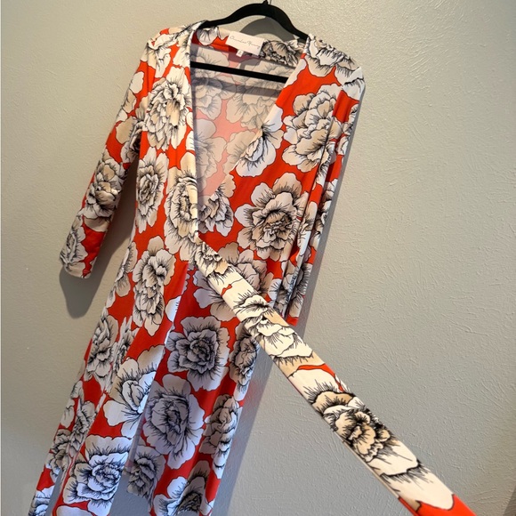 Charles Henry Floral Wrap Dress in Red and White. PTP 20”, Length 39” - Picture 3 of 8